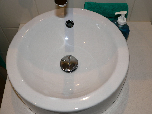  Photograph of Sink with Stopper 